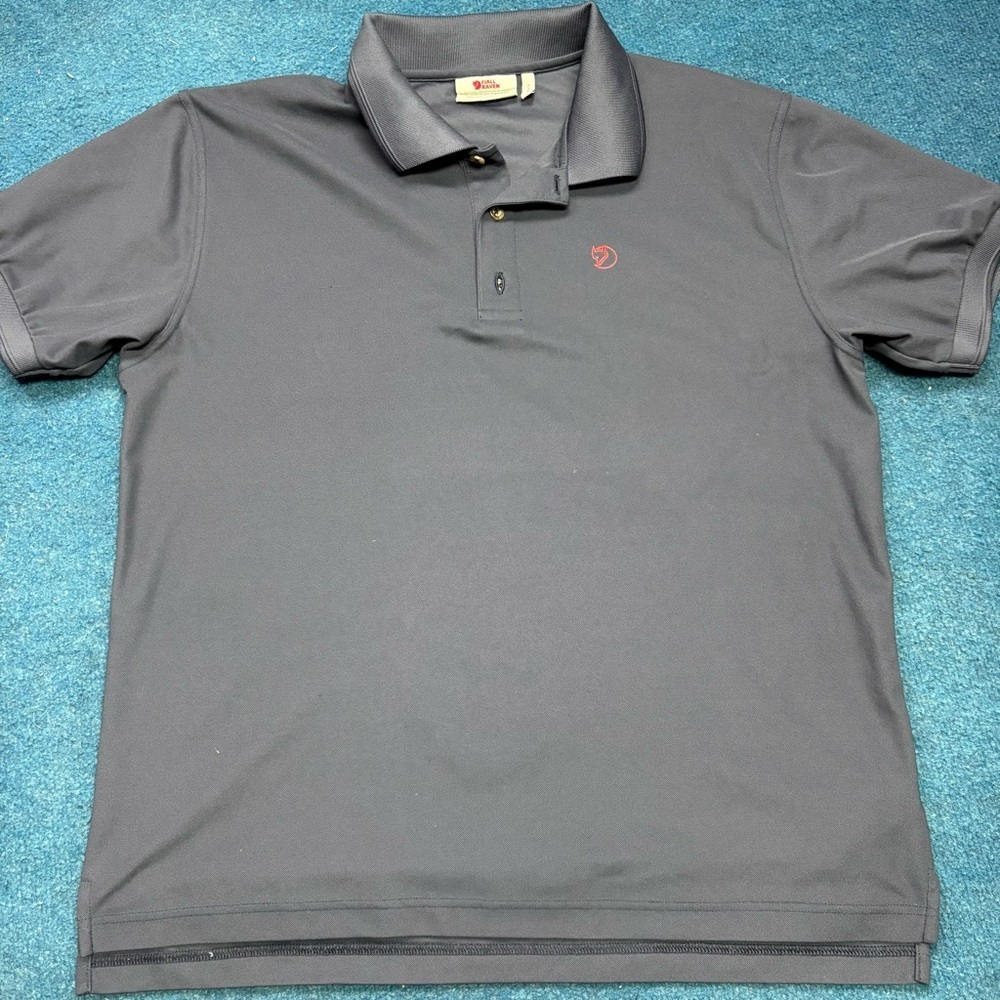 FJALLRAVEN MEN’S CHARCOAL GRAY POLO RED LOGO SIZE XL